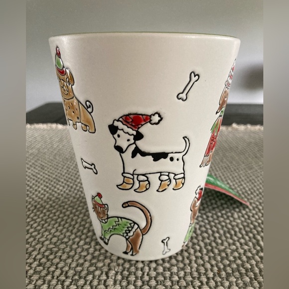 Sleigh Bells Bistro Other - 🎄🎄Sleigh Bells Bistro cats and dogs 18oz ceramic coffee/tea mug.